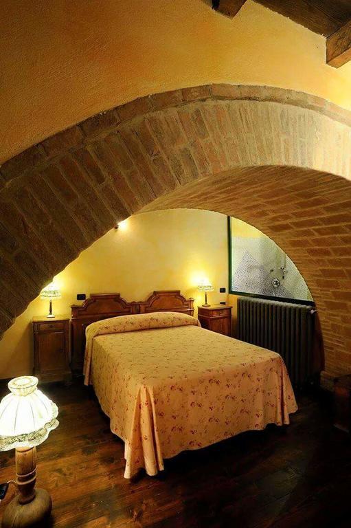 Agriturismo La Fenice Tole Bagian luar foto